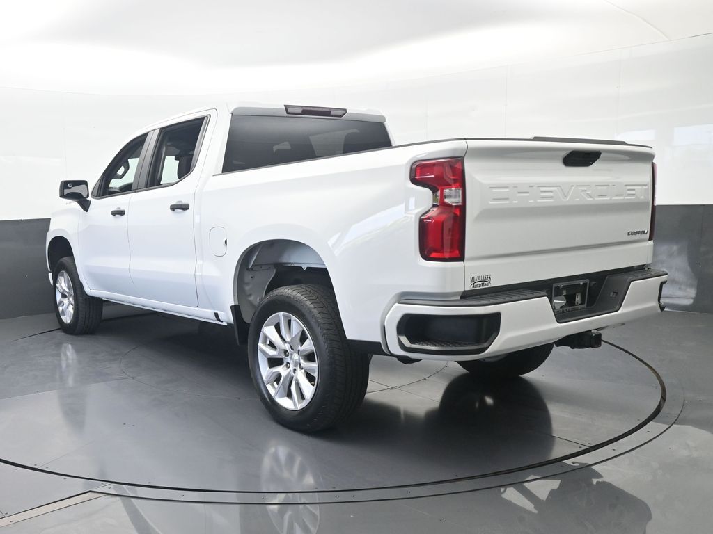 Used 2022 Summit White Chevrolet Custom image 4