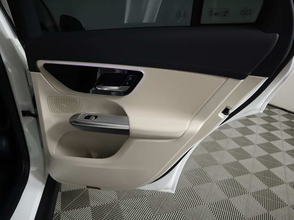2025 Mercedes-Benz GLC 300 28