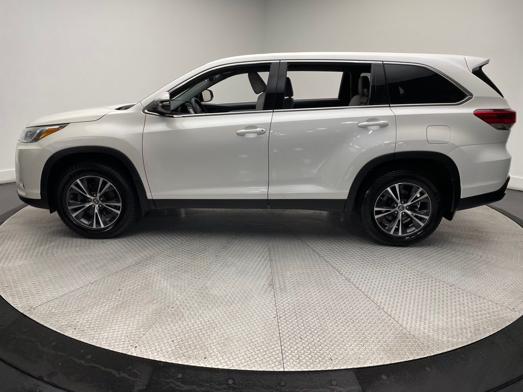 2019 Toyota Highlander LE 8