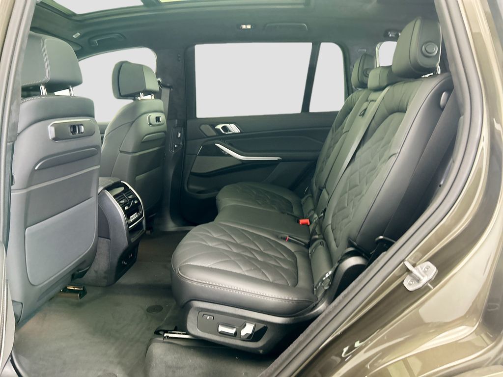 Thumbnail: 2027 BMW X7 - 20