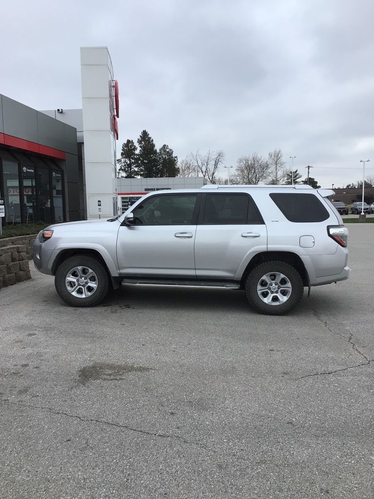 Classic Silver Metallic 2018 Toyota 4Runner SR5 Premium 4WD SUV / Crossover Four-Wheel Drive 5-Speed Automatic Overdrive