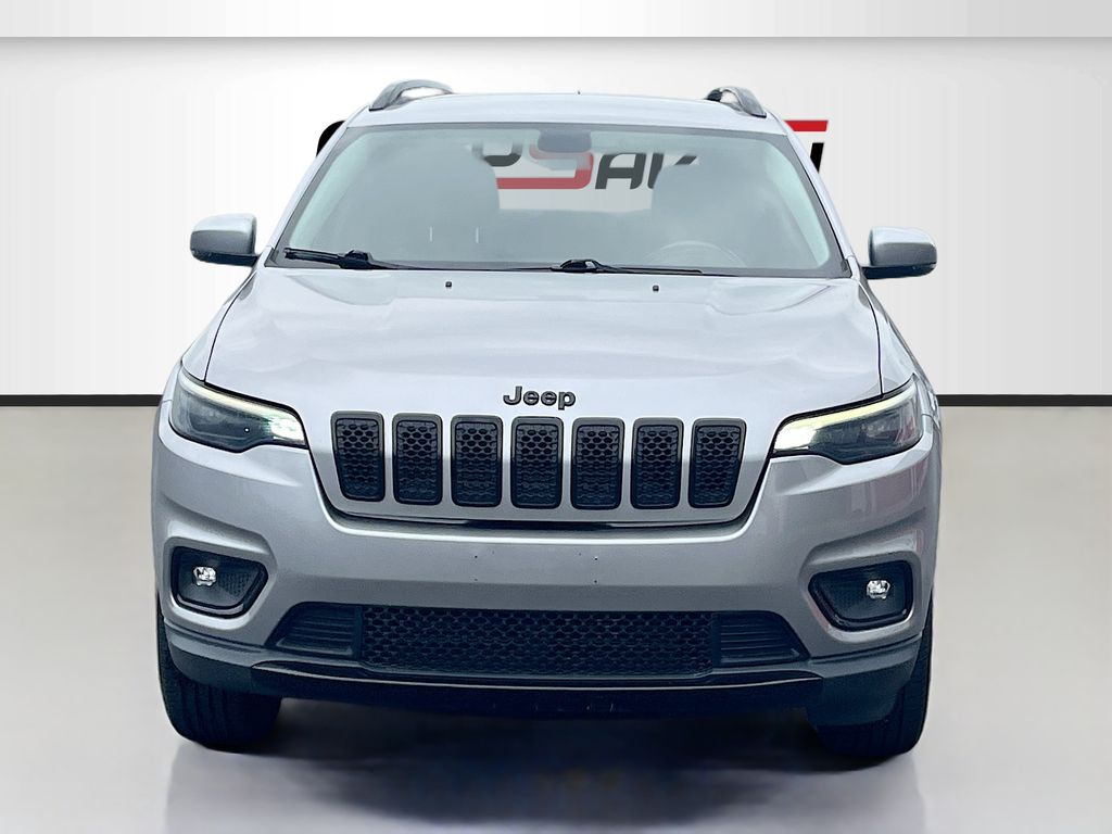 Used 2019 Silver Jeep Latitude Plus image 2