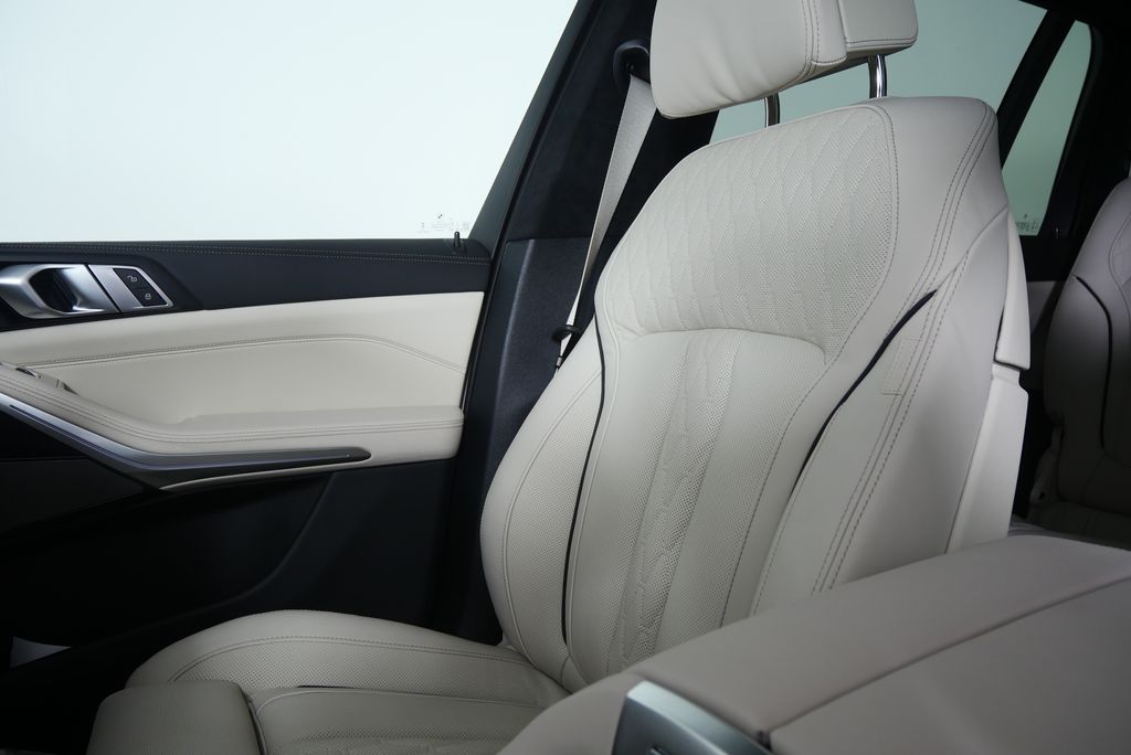 Thumbnail: 2026 BMW X7 - 25