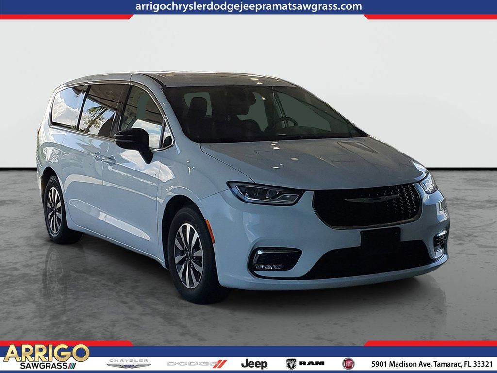 2024 Chrysler Pacifica Hybrid Select