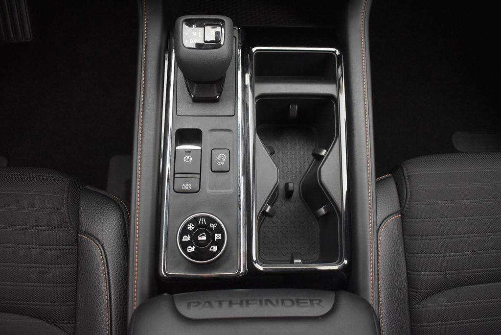 Thumbnail: 2023 Nissan Pathfinder - 32