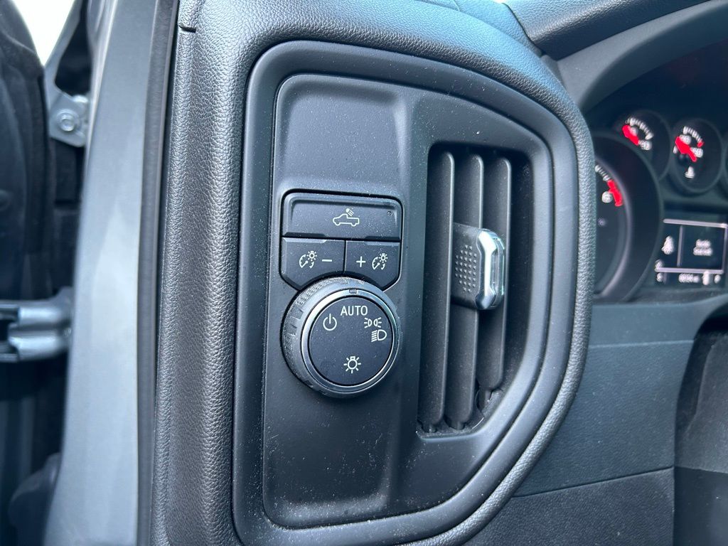 2024 Chevrolet Silverado 1500 Custom 16