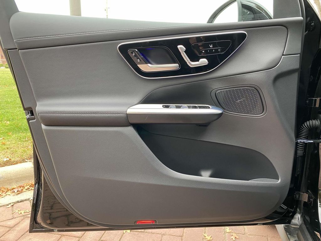 Thumbnail: 2025 Mercedes-Benz GLC - 23