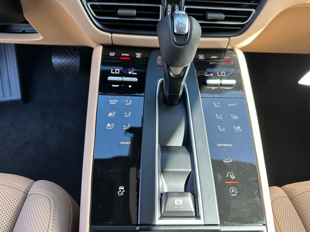 Thumbnail: 2026 Porsche Macan - 24