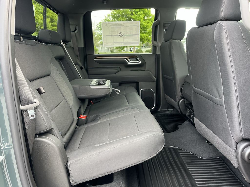 2025 Chevrolet Silverado 2500HD LT photo