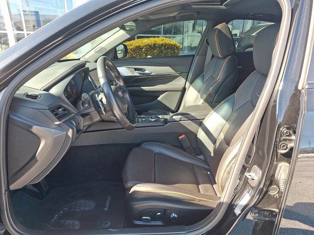 Thumbnail: 2023 Cadillac CT4 - 14