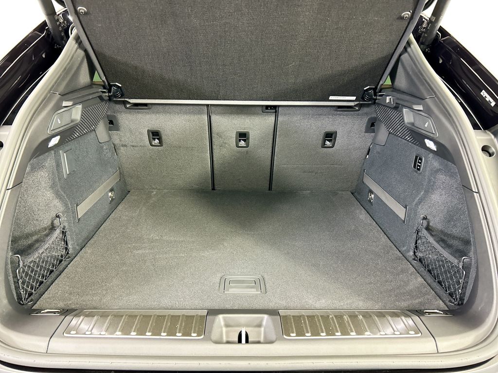 Thumbnail: 2025 Porsche Macan - 29