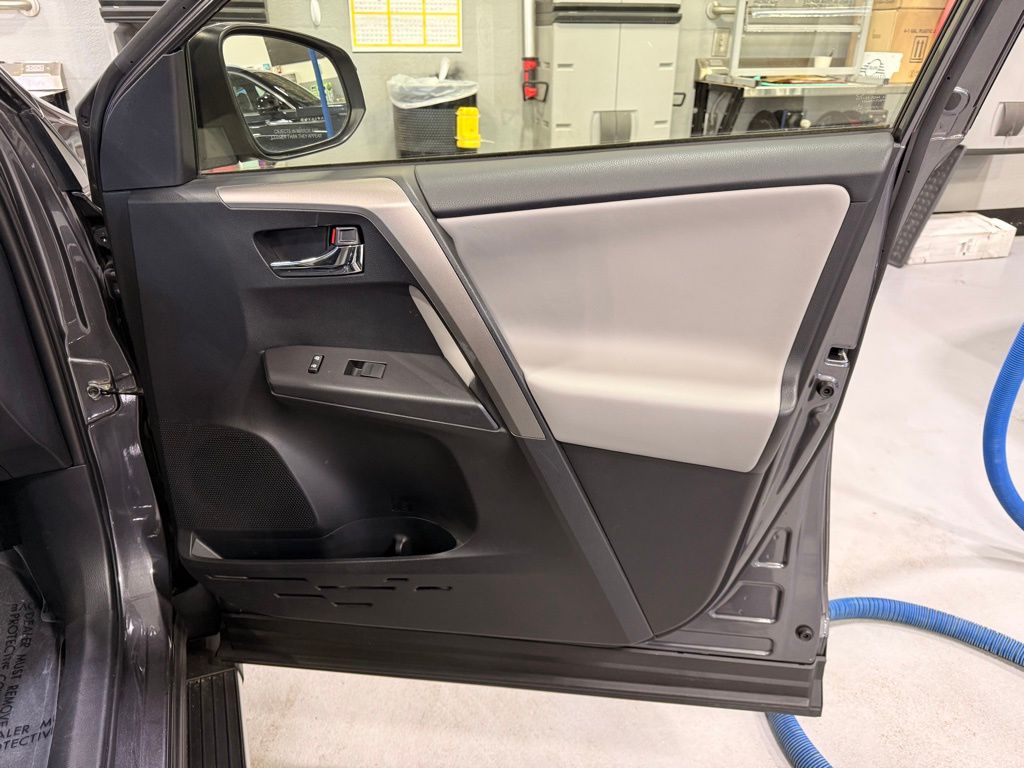 Thumbnail: 2018 Toyota RAV4 - 26