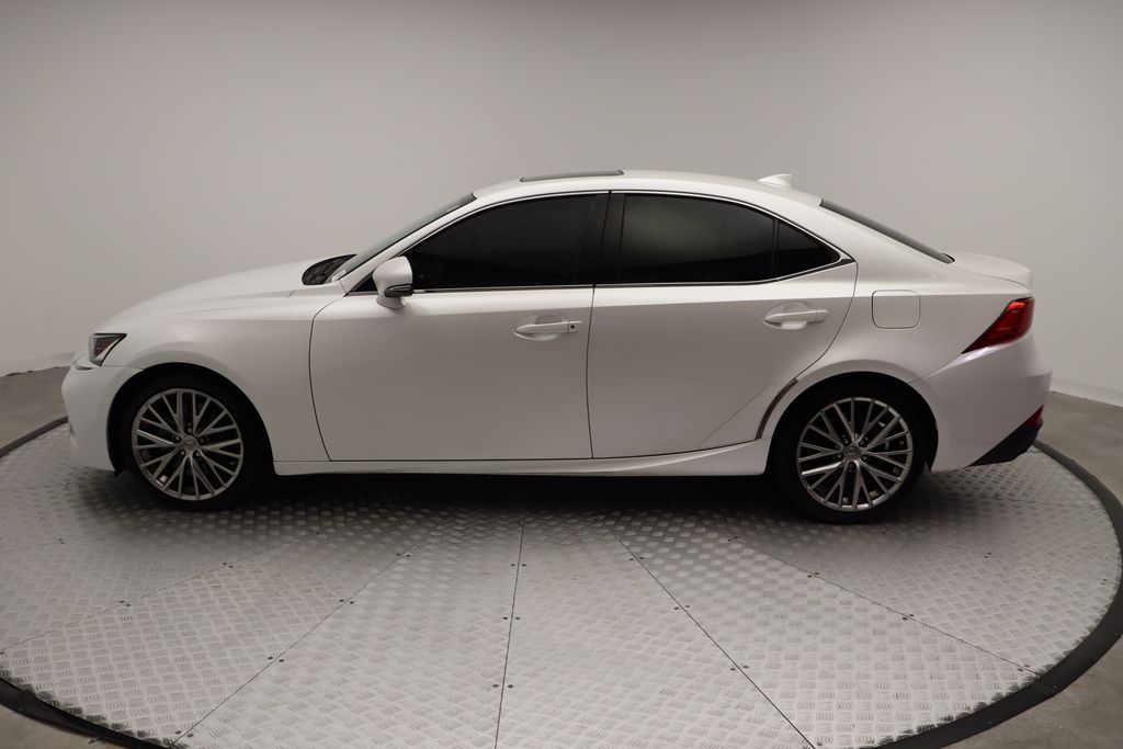 Thumbnail: 2017 Lexus IS - 12