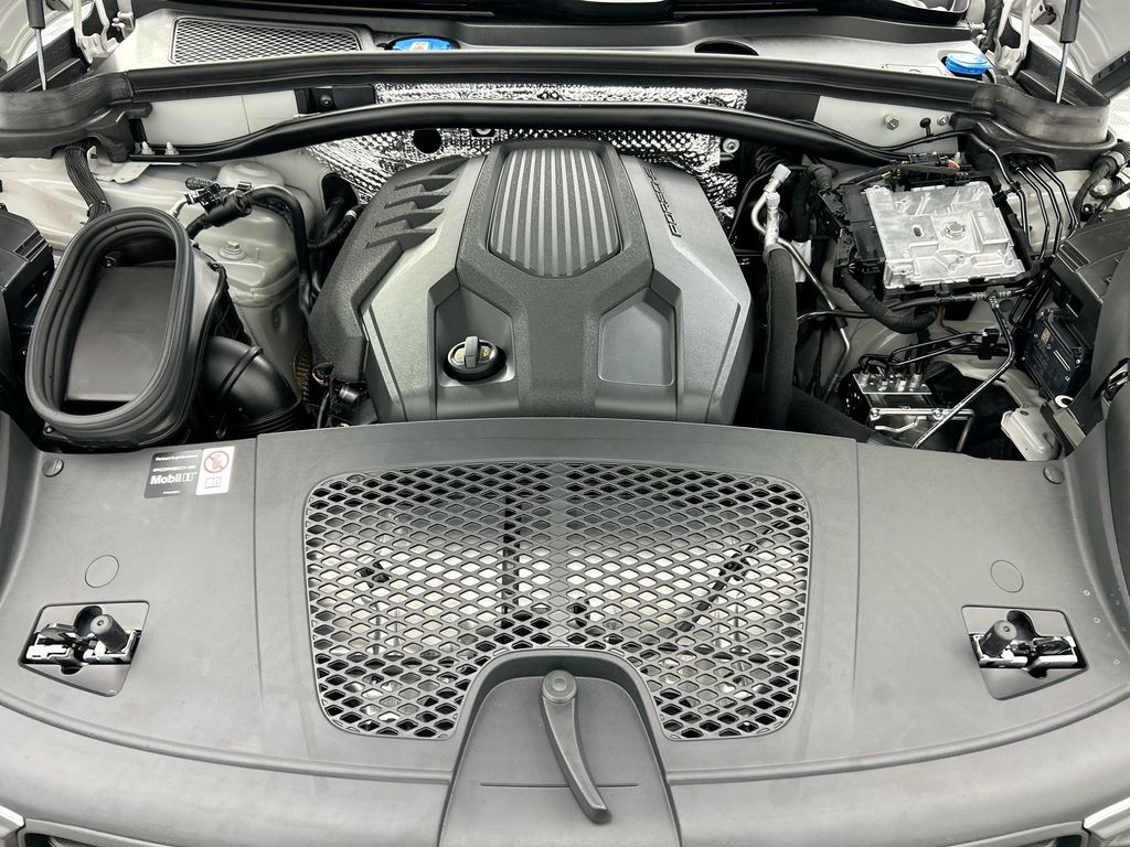 Thumbnail: 2026 Porsche Macan - 30