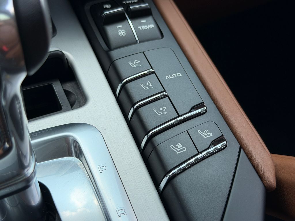 Thumbnail: 2017 Porsche Cayenne - 30
