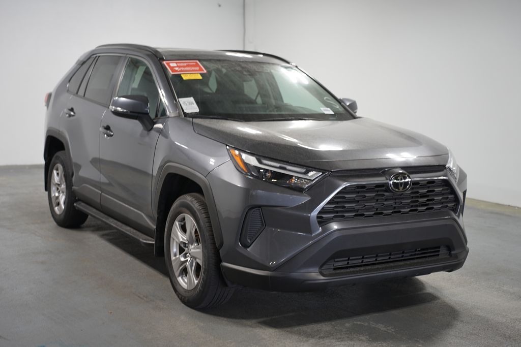 2022 Toyota RAV4 XLE 3