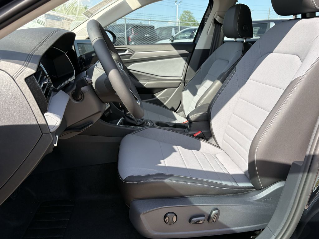 New 2026 Deep Black Volkswagen 1.5T SE image 11