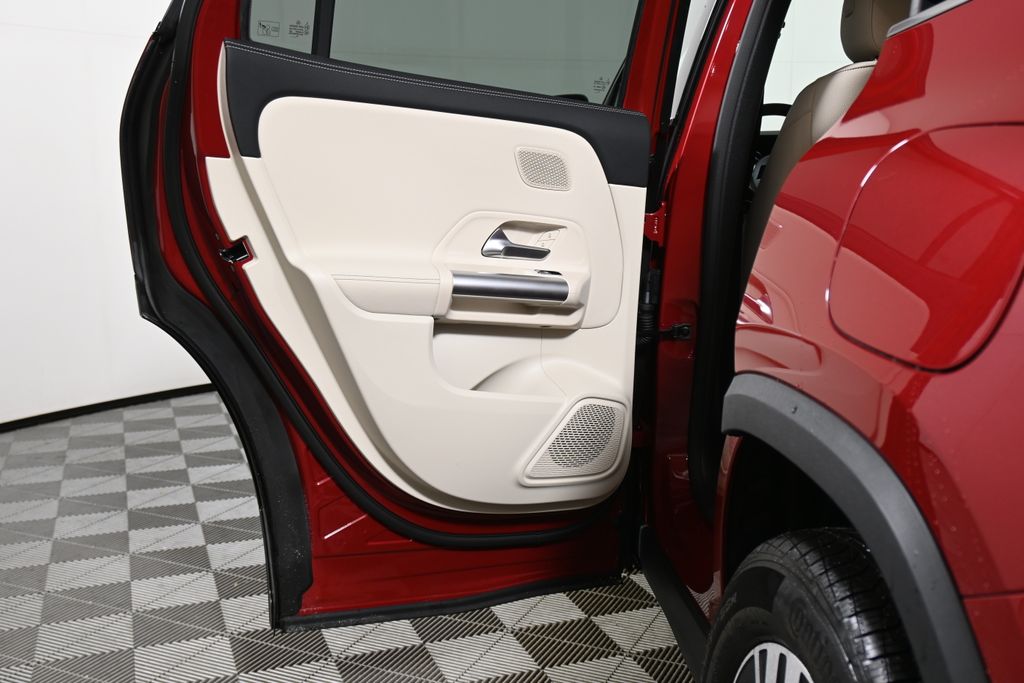 Thumbnail: 2025 Mercedes-Benz GLA - 32