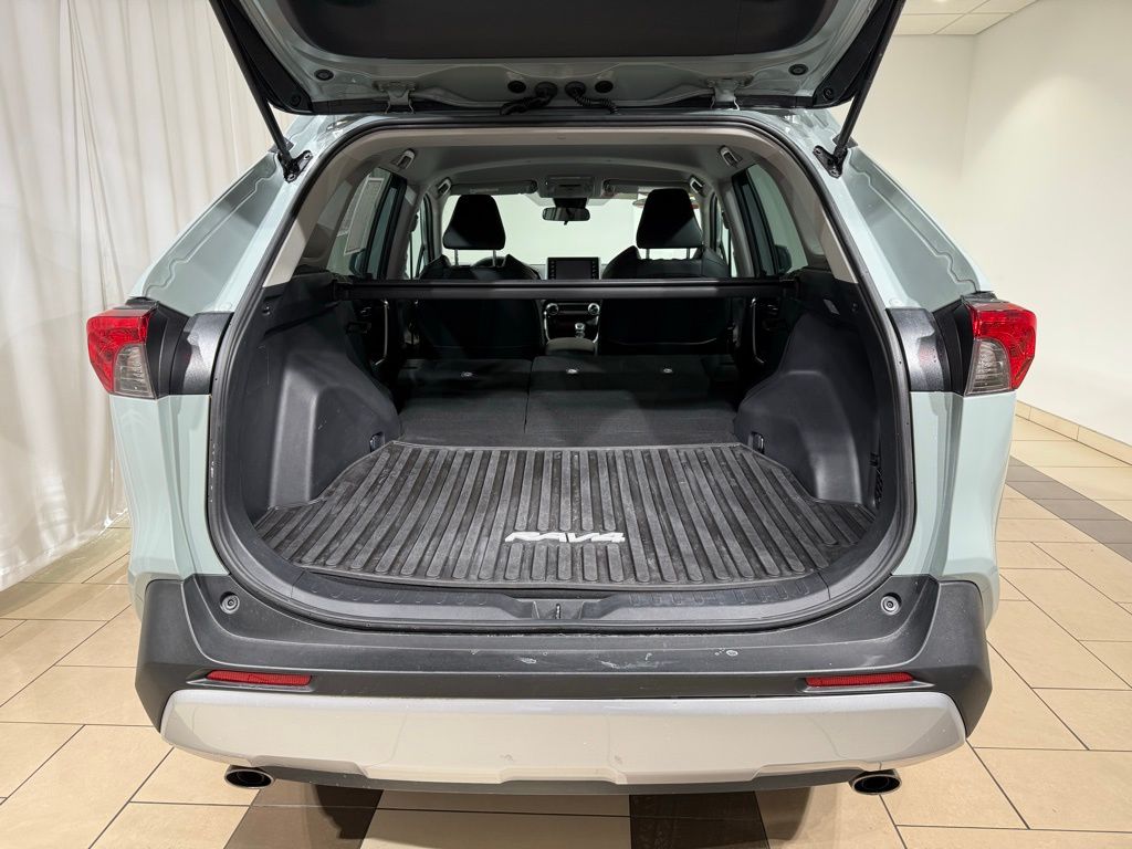 Thumbnail: 2020 Toyota RAV4 - 12