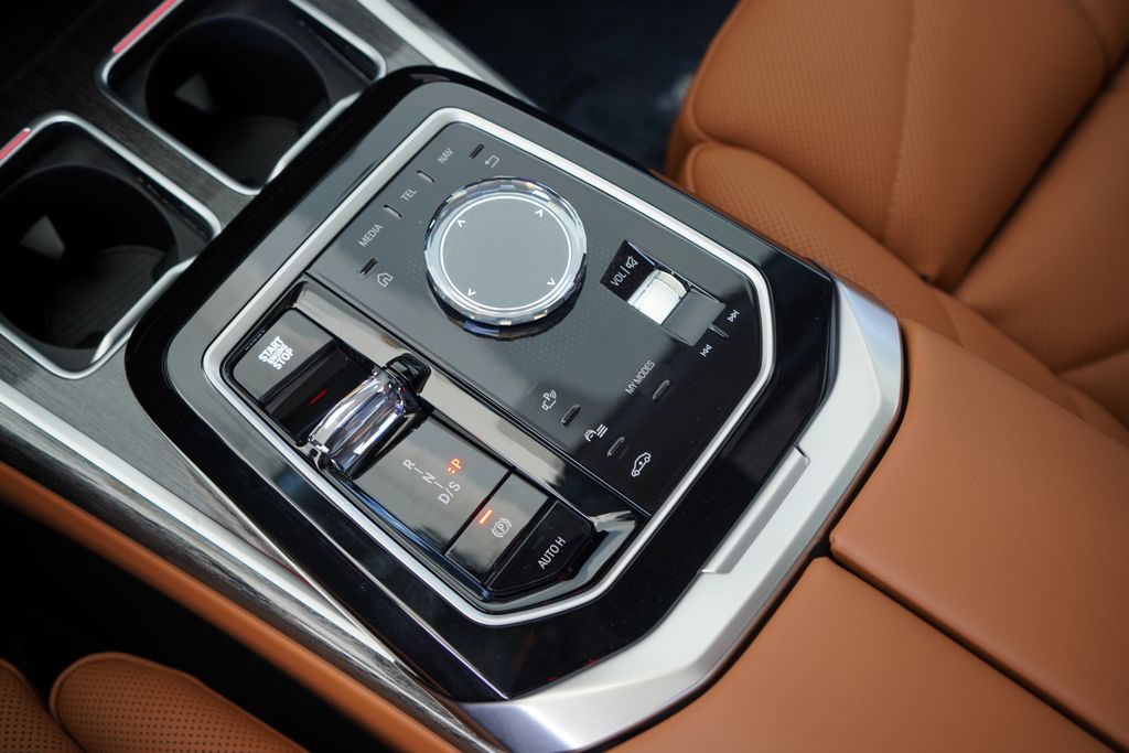 Thumbnail: 2026 BMW 7 Series - 19