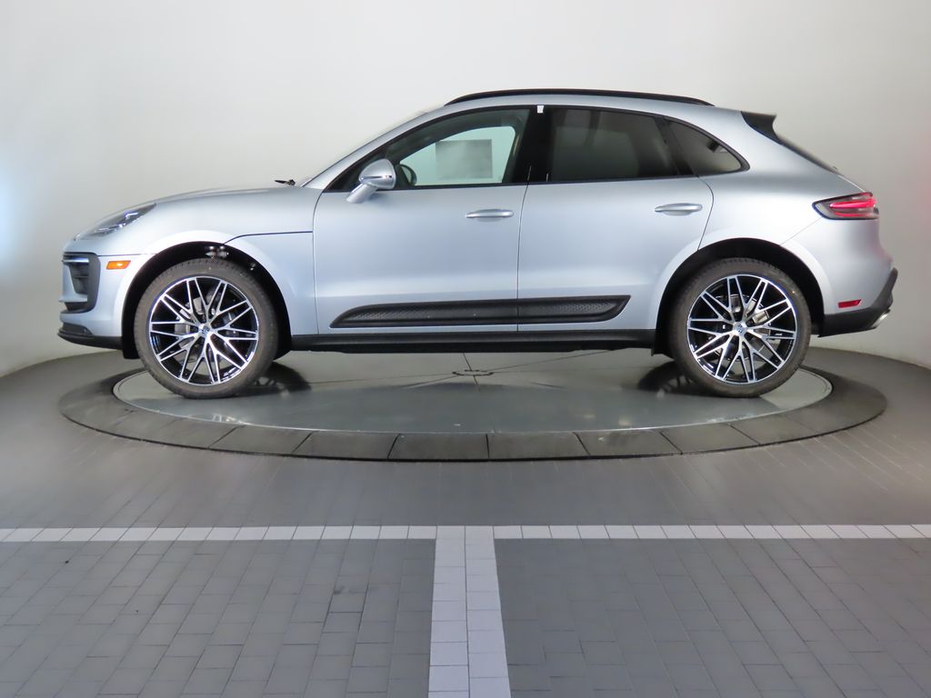 2024 Porsche Macan  2