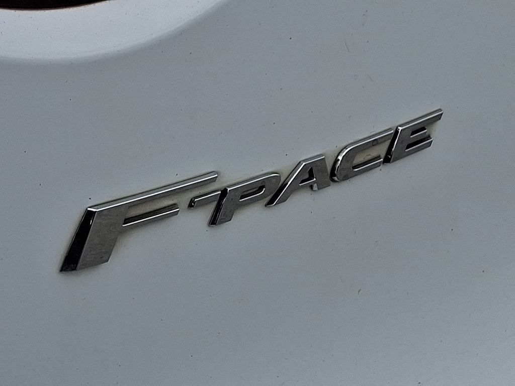 Thumbnail: 2018 Jaguar F-Pace - 31