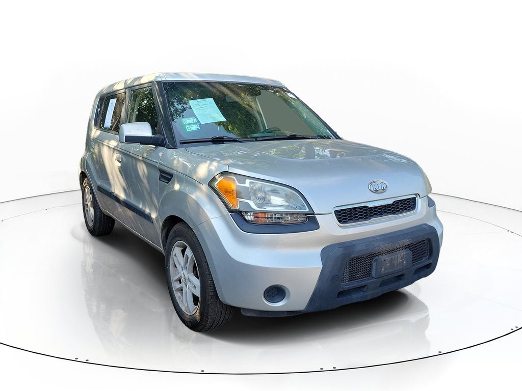 Bright Silver 2010 Kia Soul Wagon Front-Wheel Drive 4-Speed Automatic Overdrive