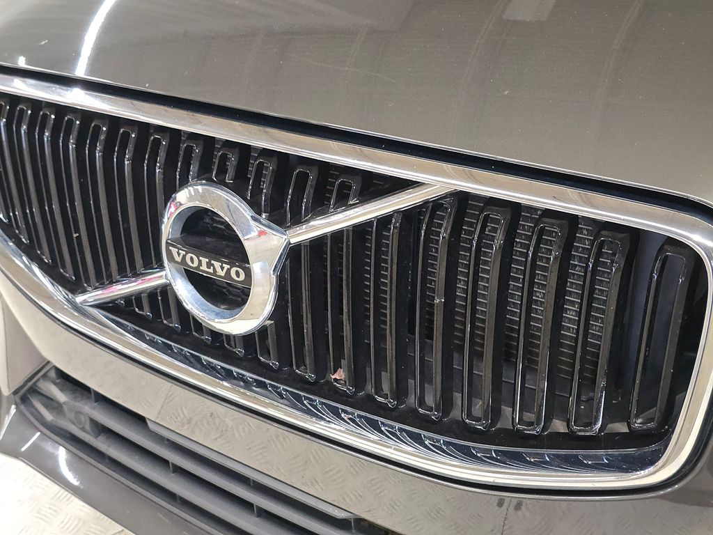 2021 Volvo XC60 T5 Momentum photo 8