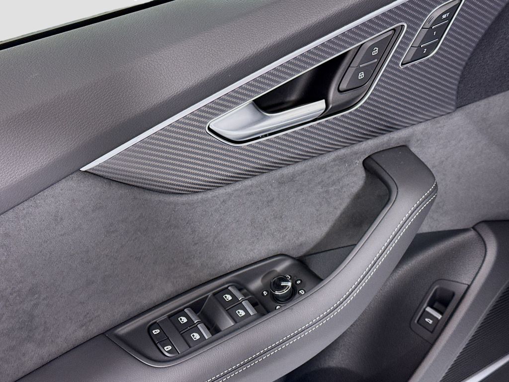 Thumbnail: 2026 Audi SQ8 - 25