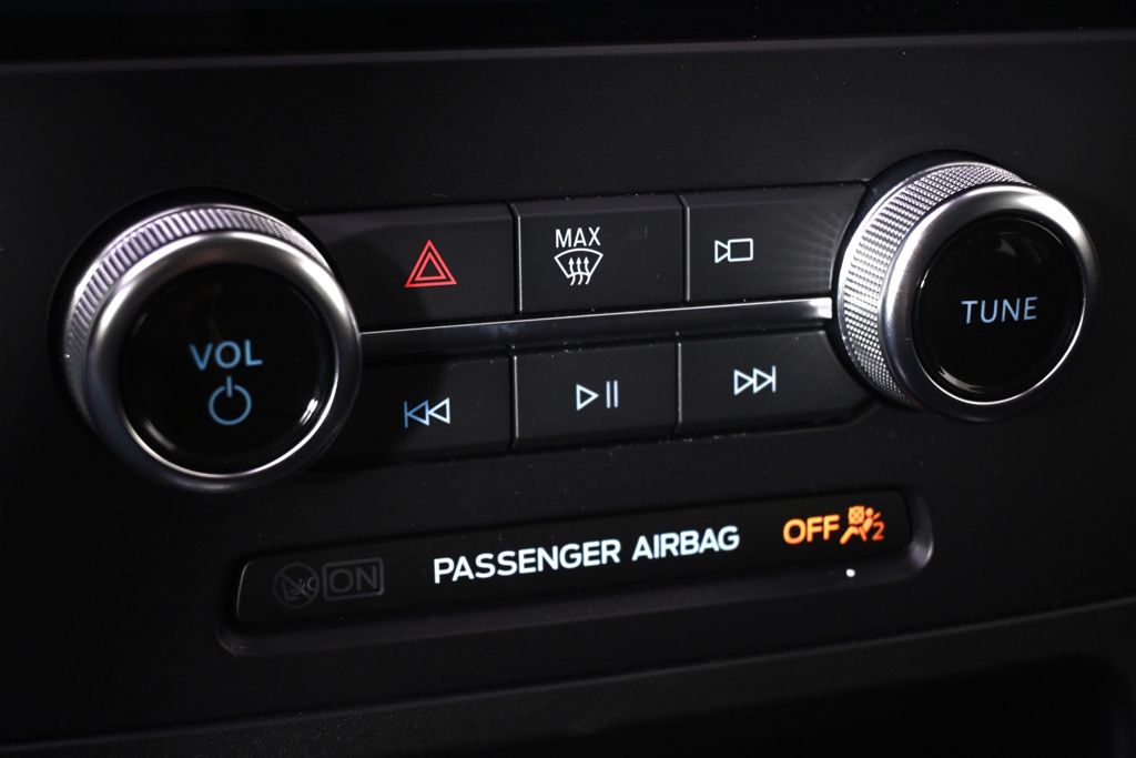 Used 2024 Silver Ford SE image 31