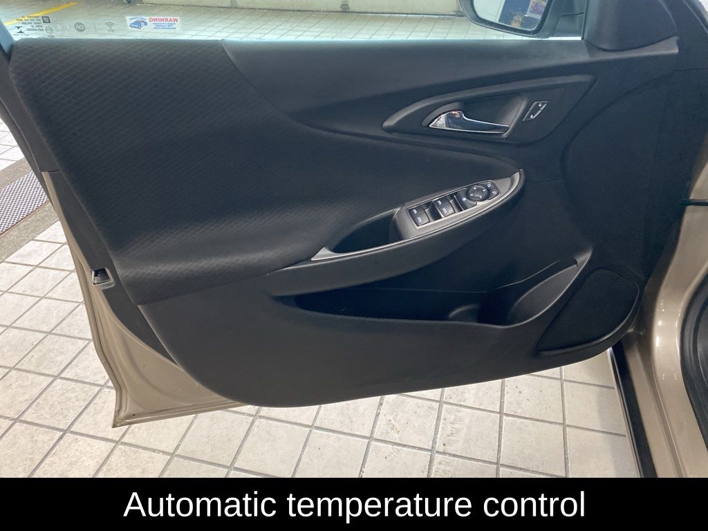 Used 2023 Gray Chevrolet LT image 9