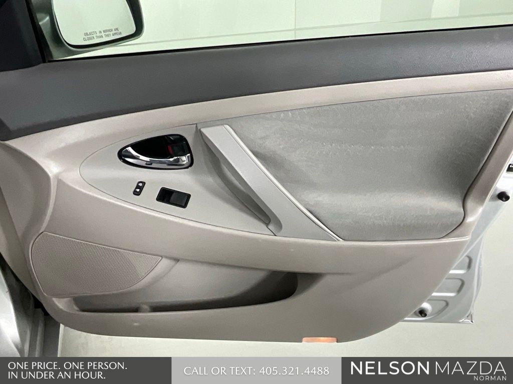 Used 2008 Silver Toyota LE image 20