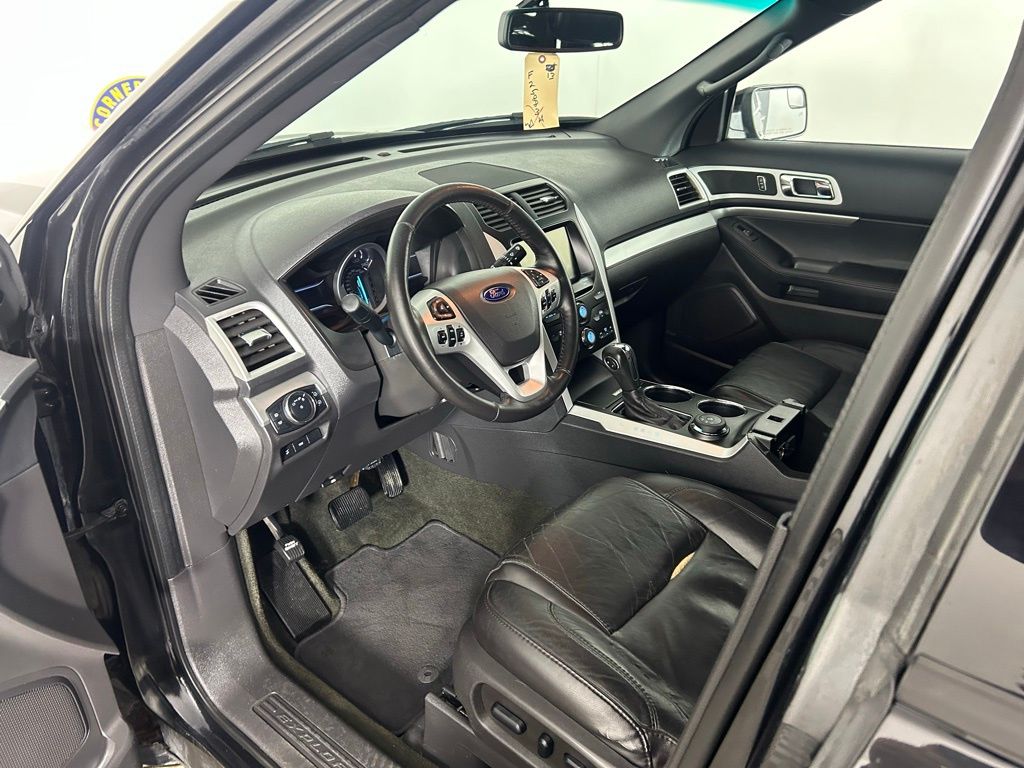 Used 2013 Black Ford XLT image 13