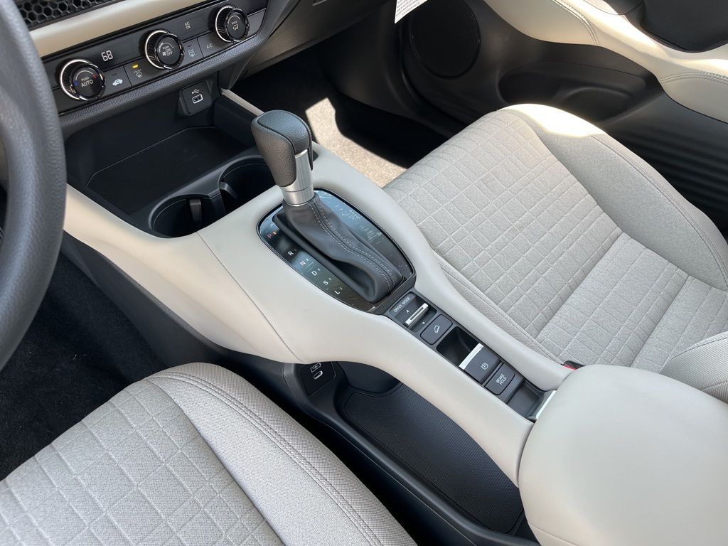 2025 Honda HR-V LX 11