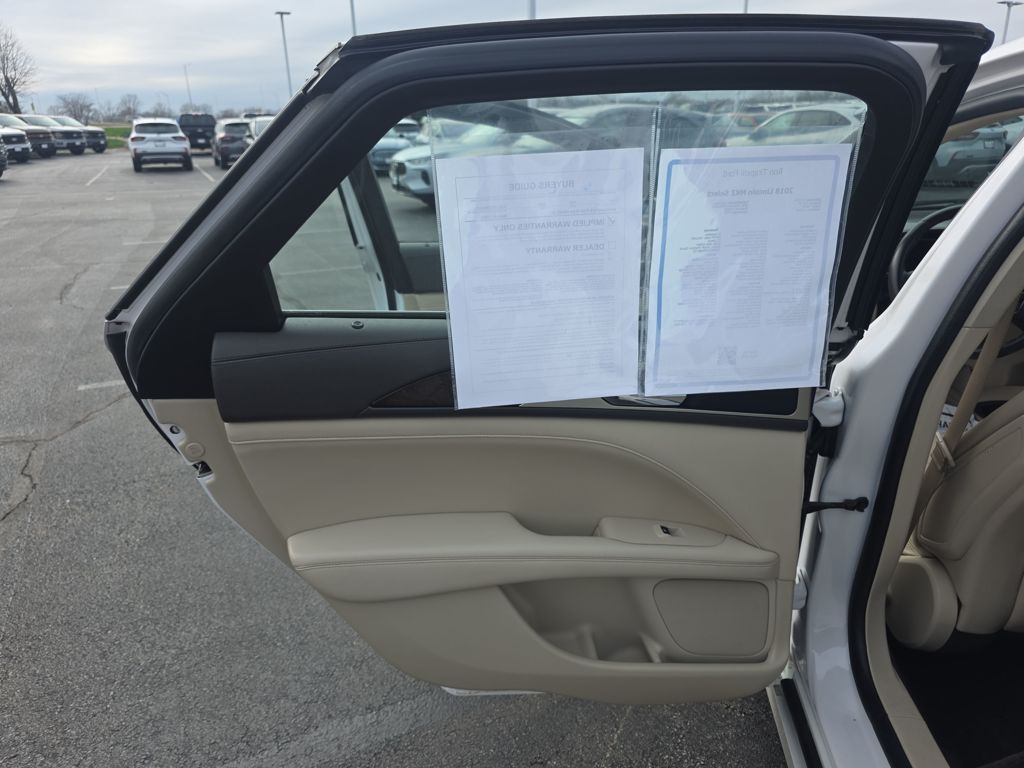 Used 2018 White Lincoln Select image 35