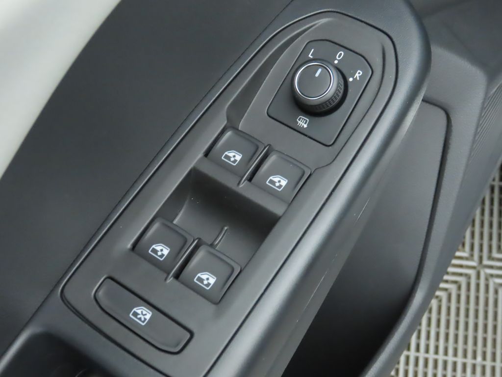 Thumbnail: 2025 Volkswagen Taos - 23