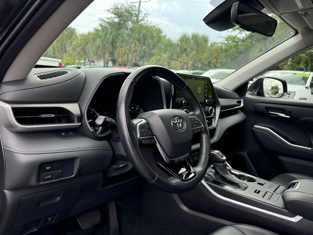 2021 Toyota Highlander XLE 33