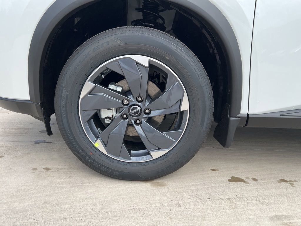 2025 Everest White Pearl Nissan Rogue SV FWD SUV