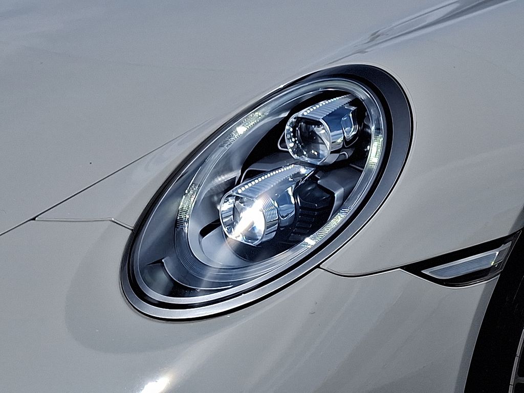 Thumbnail: 2018 Porsche 911 - 11