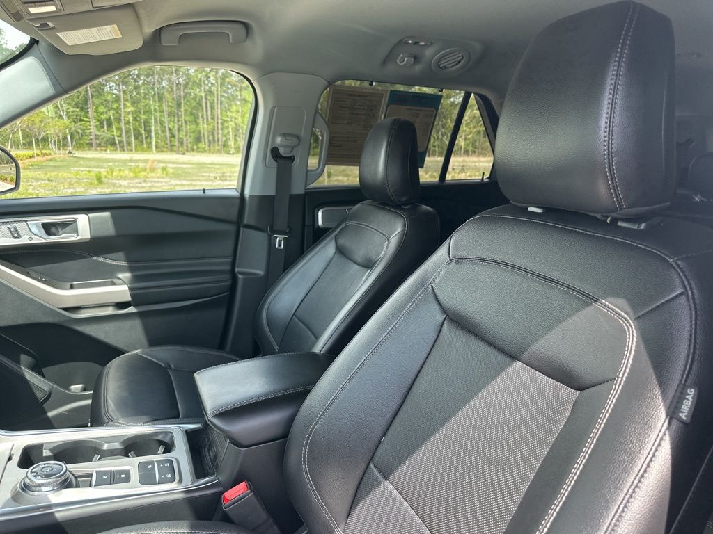 2023 Iconic Silver Metallic Ford Explorer Limited RWD SUV