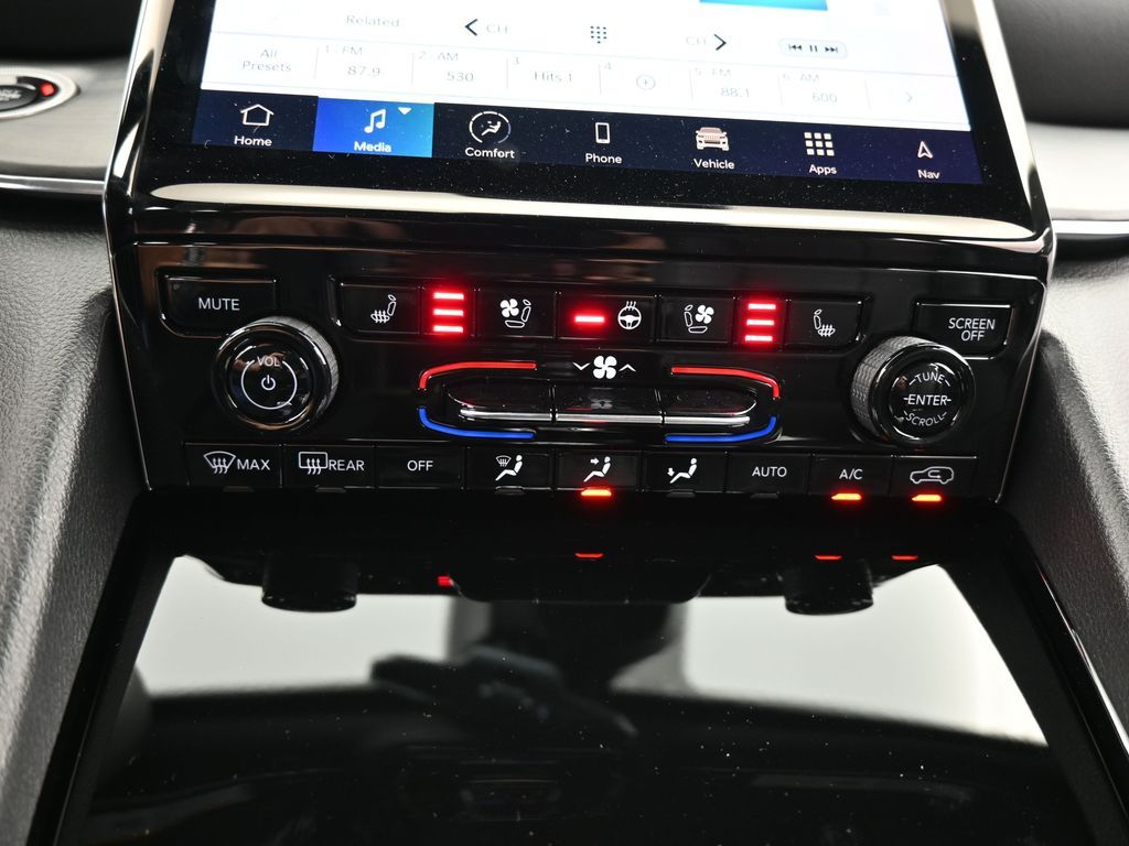 Used 2024 Baltic Gray Metallic Clearcoat Jeep Overland image 26