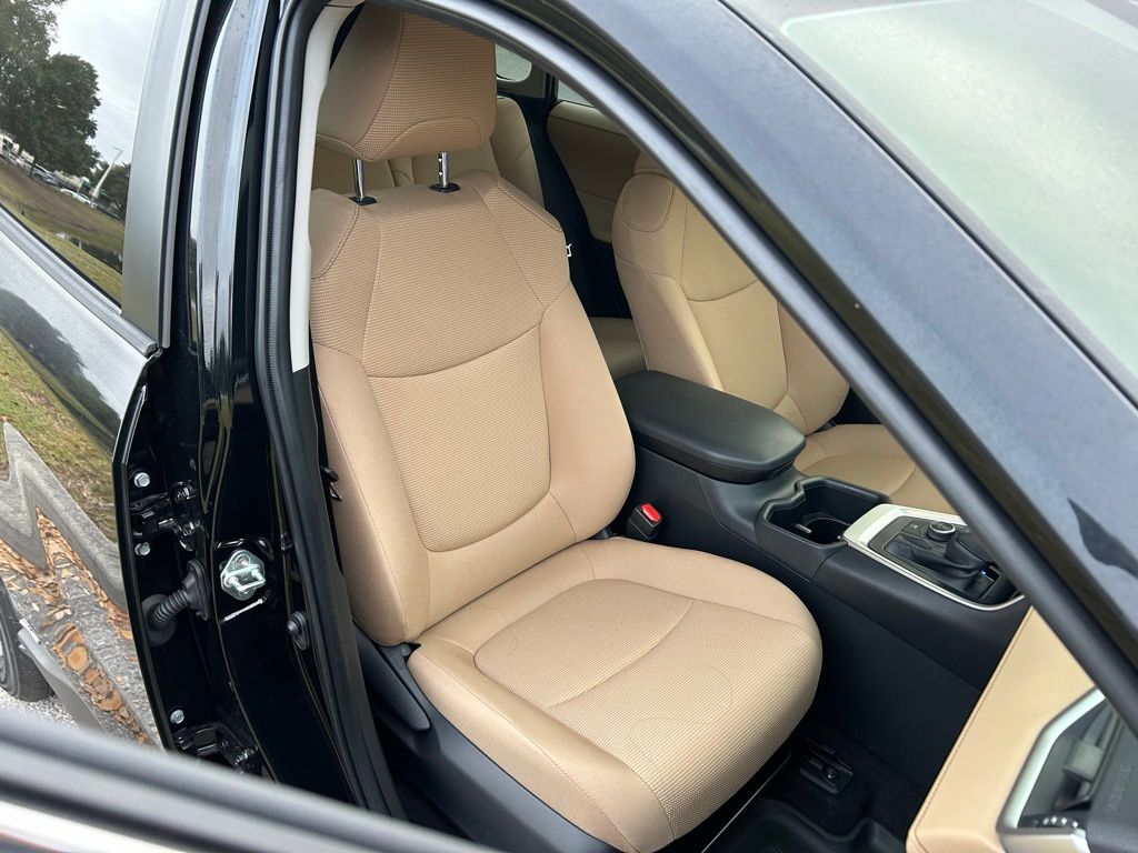 Thumbnail: 2025 Toyota RAV4 - 15