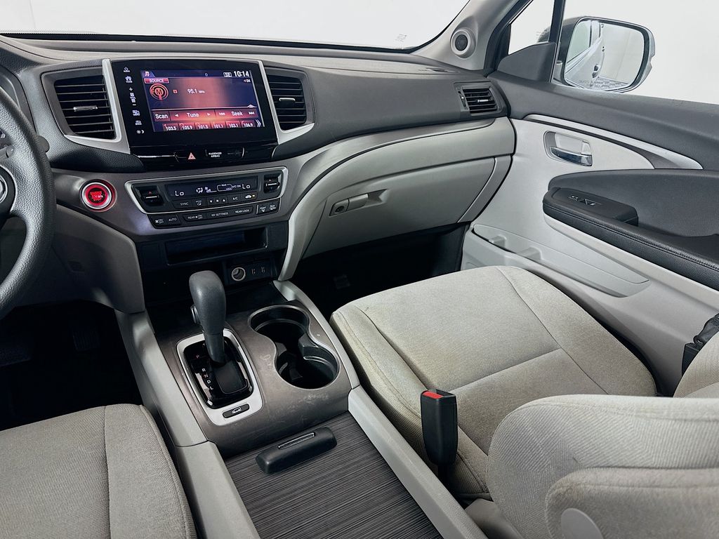 Thumbnail: 2017 Honda Pilot - 22