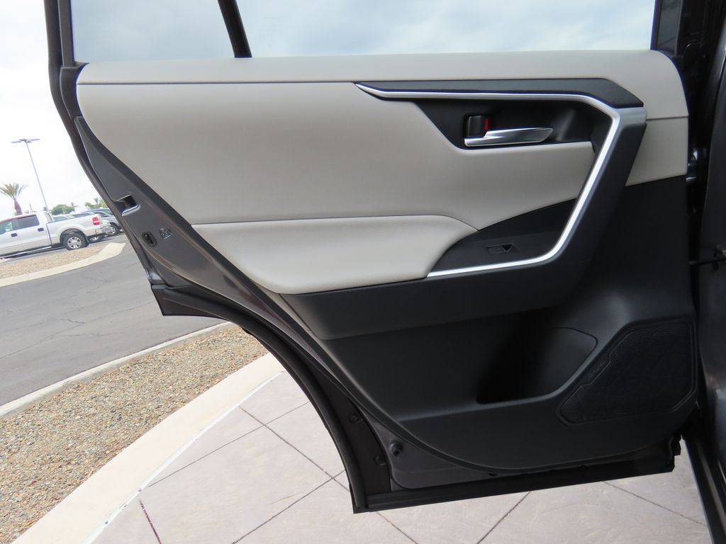 2022 Toyota RAV4 XLE 25