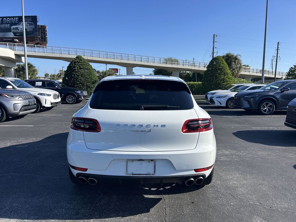 Thumbnail: 2017 Porsche Macan - 17