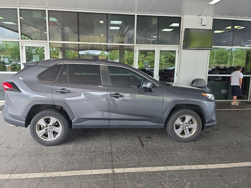 2023 Toyota RAV4 XLE FWD's photo