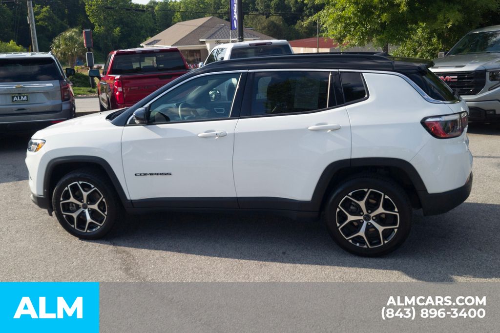 Used 2025 White Jeep Limited image 10