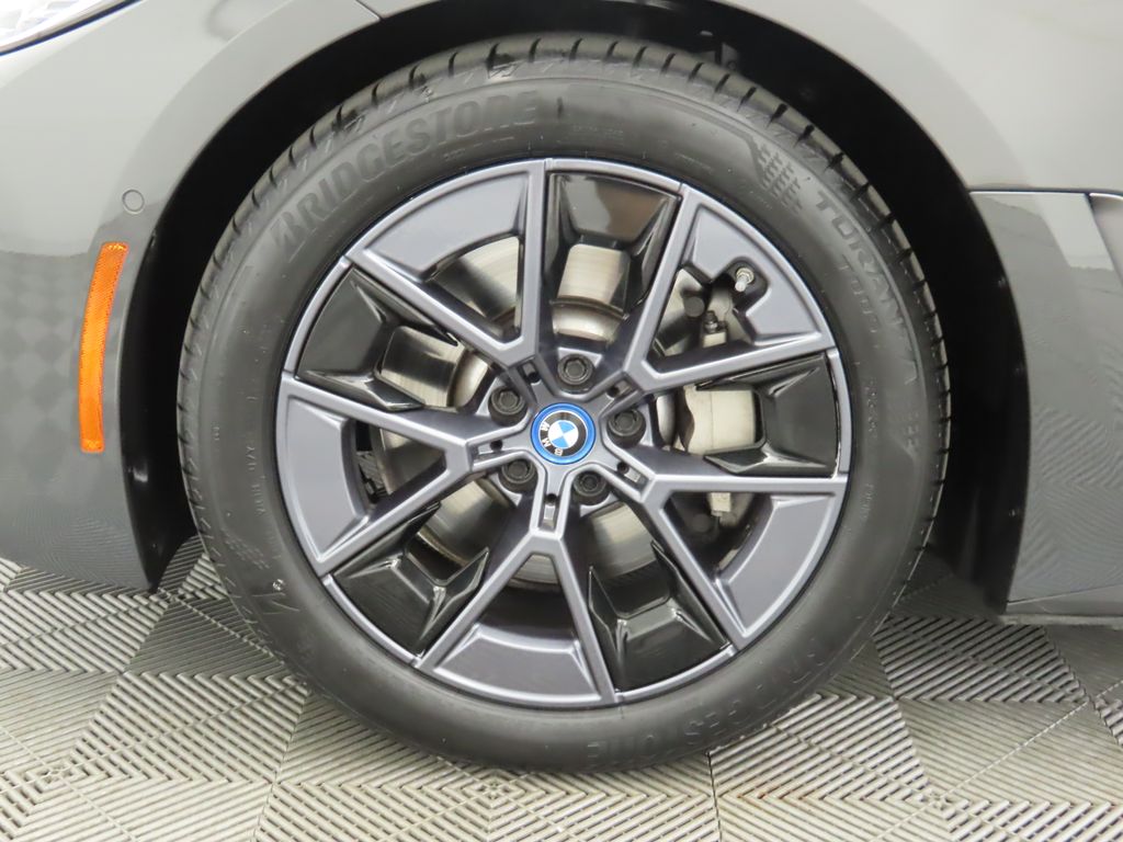 Thumbnail: 2023 BMW i4 - 31