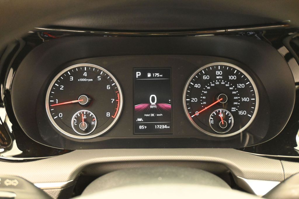 Used 2024 Everlasting Silver Kia LXS image 24