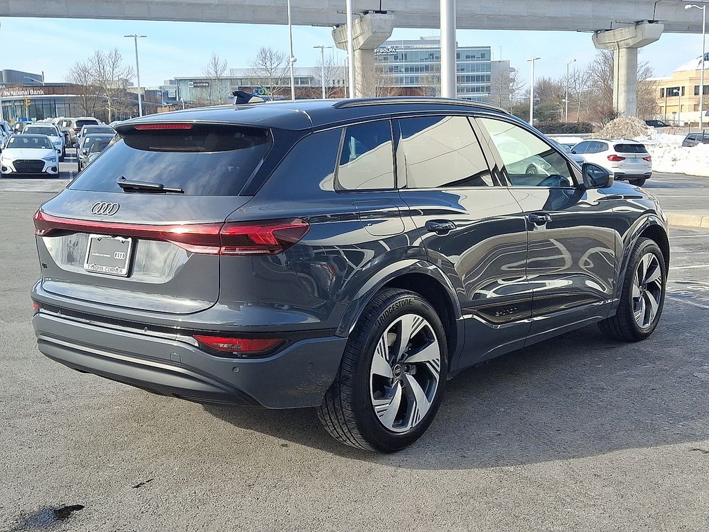 Thumbnail: 2025 Audi Q6 e-tron - 4